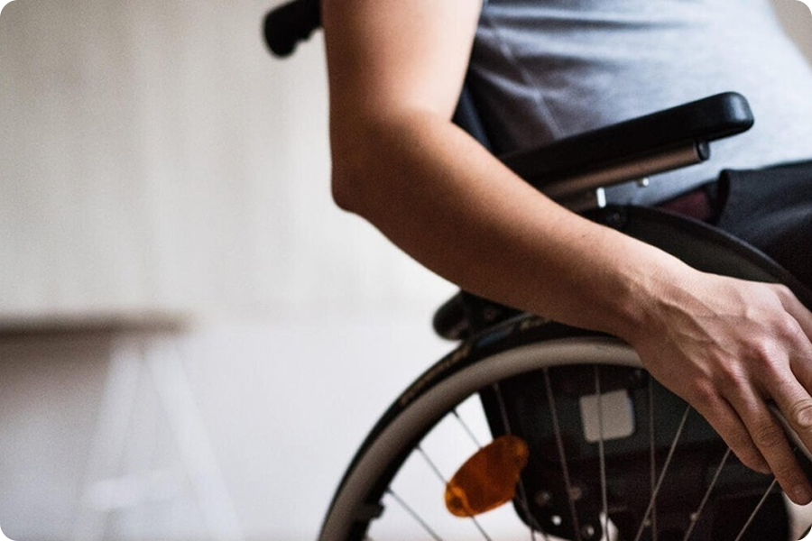 Bagi mereka dengan mobilitas terbatas: Memungkinkan pergerakan mandiri dan mendukung perjalanan untuk tugas dan keperluan sehari-hari.